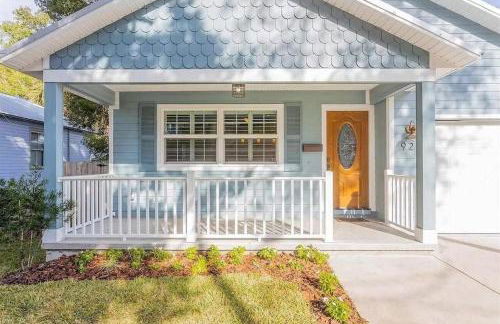 Modern, Upscale, and New Blue Bungalow in the heart of Downtown St Augustine - Foto 1
