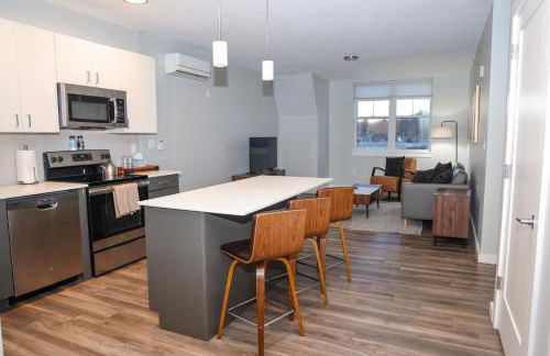 Luxury apartment with gym, steps from commuter rail #4011 - Foto 10