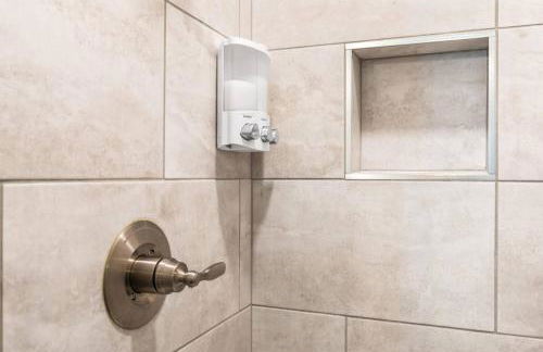 Private Hot Tub The Roost 16 Patio 2BR Downtown - Foto 14