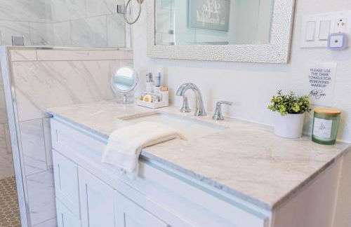 Sparkling Pool Retreat Near Legacy West by Vacation Your Way - Foto 31