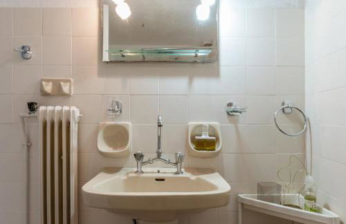 Stenies'nook family home - Photo 5