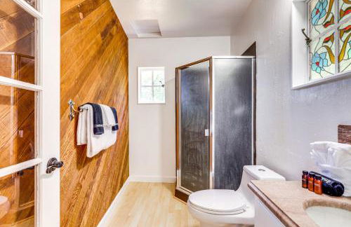 Private Hot Tub with Water Views Lower Lake Getaway - Foto 11