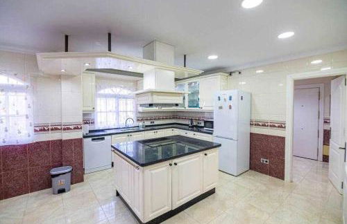 lujosa villa en Alhaurin de la Torre 7 dormitorios - Photo 20