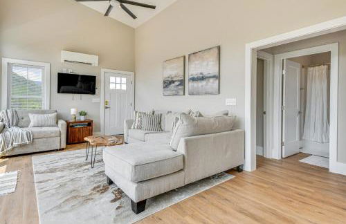 Hike and Ski Mtn-View Retreat in Maggie Valley! - Foto 5