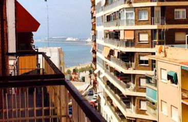 COSY 3 BED APT 200m FROM BEACH WiFi - Photo 18