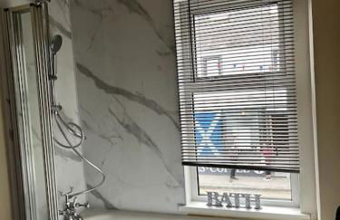 House in Drymen Village with free local health club access - Photo 10