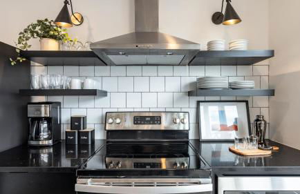 Dual Bachelor Pads w/ Rooftop Lounge & Games Sleeps 26 5 Min to Broadway - Foto 23