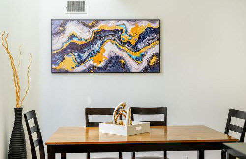 Modern 3BR Townhouse with Private Rooftop & Parking Minutes to NYC - Foto 8