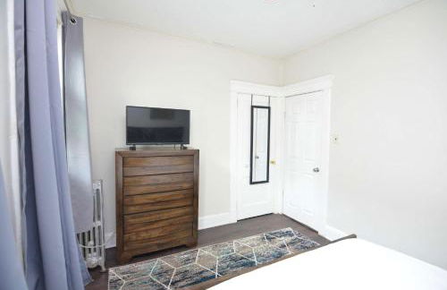 Spacious Home with Parking, Laundry - Near RU, RWJ, NJ Transit - Foto 25