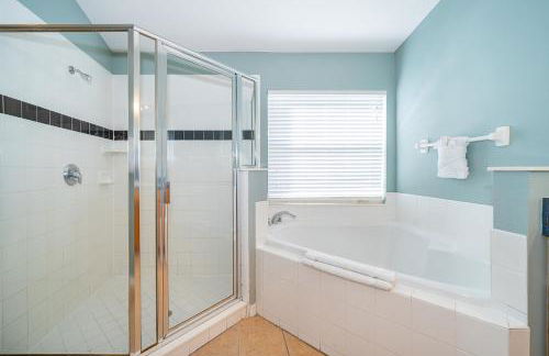 4BR-3BA-Large Private Pool-Free WiFi-Near Disney - Foto 11