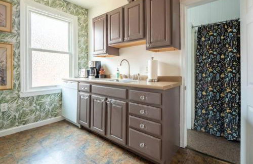 Postmodern Penthouse 1 Min Walk Dining and Shops - Photo 14