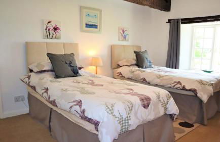 The Old Farmhouse, Yealand Redmayne, a characterful cottage in a rural setting - Photo 10