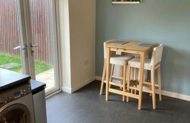 Cheerful Home FOR FOOTBALL, DOCKS AND CITY CENTRE - Foto 5