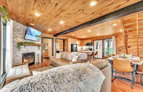 Pop & Granny's cabin with a fire pit hot tub & indoor pool - Foto 1