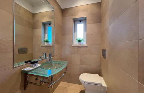 Beautiful 4-Bedroom Villa with Garden and Pool - Foto 14
