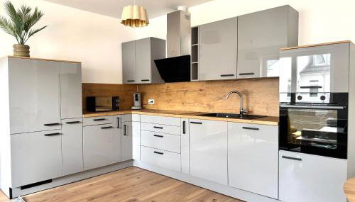 SuperHosts ZENTRUM - Parkplatz - TERRASSE - King-Bett - NETFLIX - Foto 5, stove, dishwasher