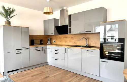 SuperHosts ZENTRUM - Parkplatz - TERRASSE - King-Bett - NETFLIX - Foto 5