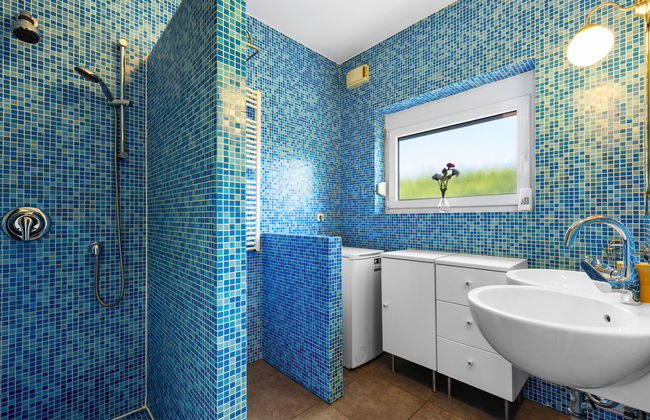 4 bedroom House in Siófok with private pool and garden - Photo 24