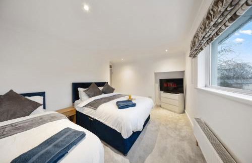 Long-short-stay Medway home with parking, WiFi &pool table - Foto 31