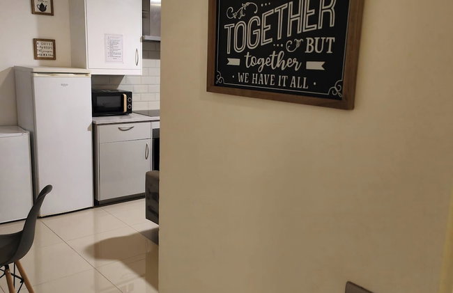 Luxurious 3 bed Ensuites & kitchenettes Nr LGI Hospital & Uni - Free 5G WIFI & Netflix Short Stays - Contractors Free Parking - Foto 34