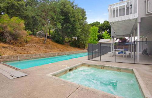 Modern Family Home w/Pool and Hot Tub - Foto 42