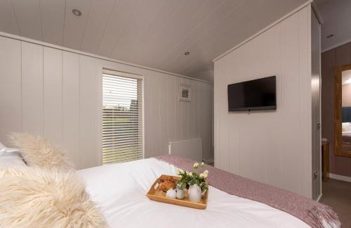 Charterhouse, Strawberryfield Park - Photo 17