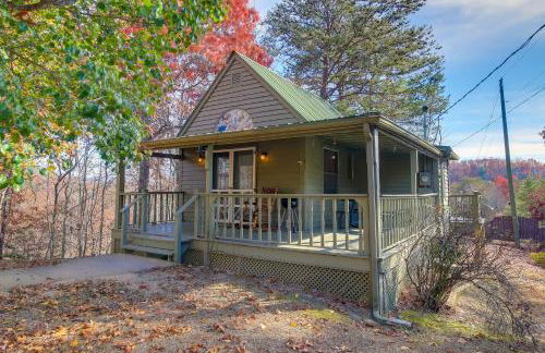 Faith Cabin in Cosby Fire Pit and Covered Deck - Foto 1