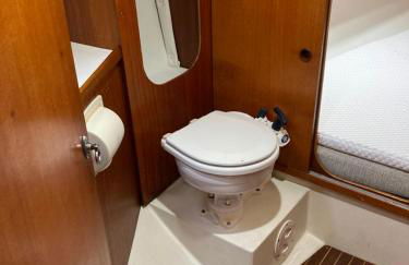 Entire Boat at St Katherine Docks 2 Available select using room options - Photo 54