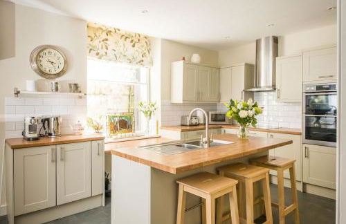 Bespoke Central Town House - Photo 3