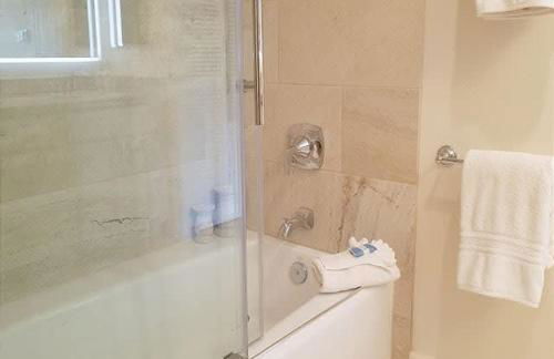 Peaceful retreat with pool gym & BBQ - Foto 25