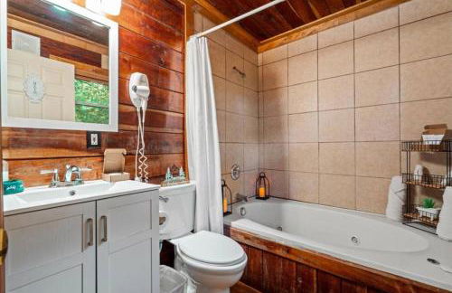 Hot Tub & WiFi - Romantic Hideaway - Foto 19