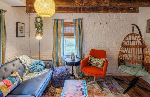 Historic Cottage Retreat-IG Cowboy Pool-Hot Tub - Photo 9