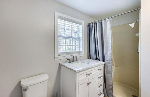 New Blaine Getaway - Walk to Lake Dardanelle! - Foto 15