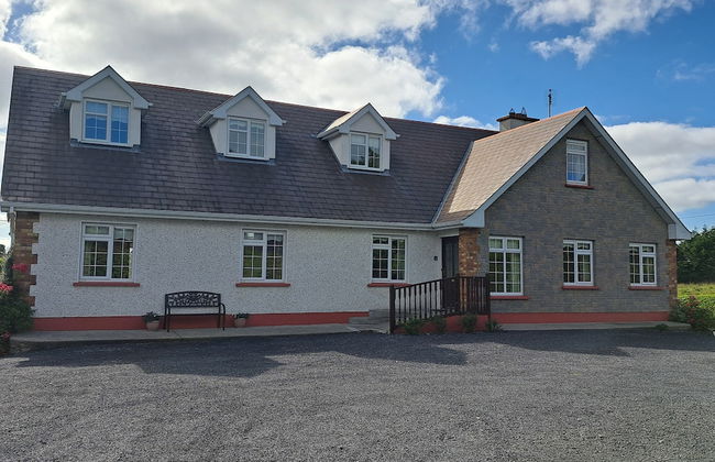 Spacious 6-bed House 10 Minutes From Knock Airport - Photo 1
