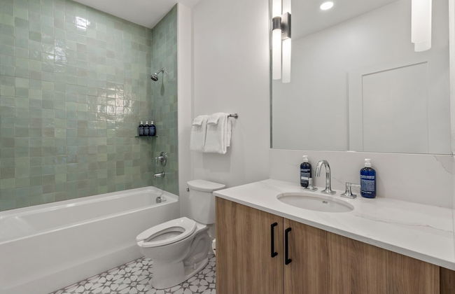 The Continental, powered by Placemakr - Downtown - Market Square - Photo 69