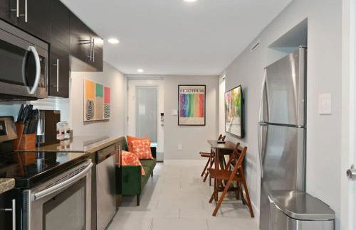 Cozy Mid-Century Apartment Steps From Restaurants #DCottage - Foto 1