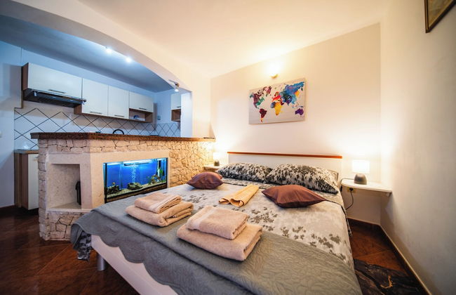 M & J Central Suites - Photo 25