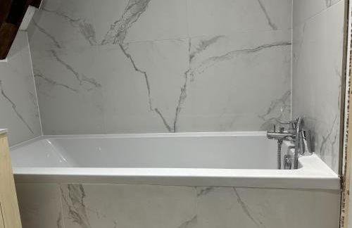 3 Bed Cottage - Sleeps 6 - Pets - Parking - Wifi - Foto 56