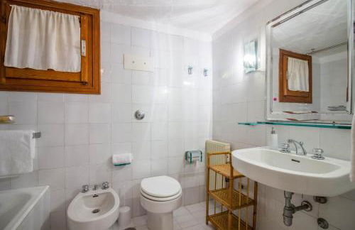 GuestHost - Dreamy Sea View with Pool - Photo 16