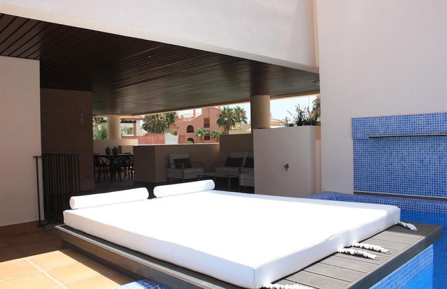 Apartment with Private Swimming Pool - Photo 16