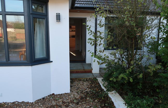 Lovable Lancing With Garden Parking - Foto 8