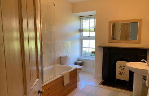 The Front Wing - Pen y Graig farmhouse, Church Bay, sea views near beach No Pets - Foto 11