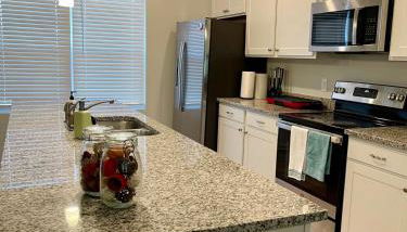 Luxury Living! Peaceful,Comfort and Spacious - Foto 3, minibar