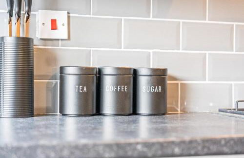 Modern 4-Bed, Parking, Pool Table, Sleeps 11 - Foto 22