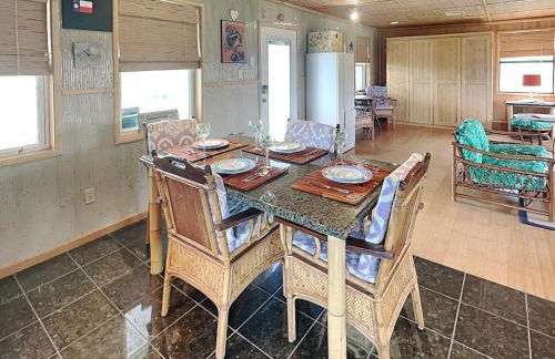 Beachside Tiki Hut - Photo 8