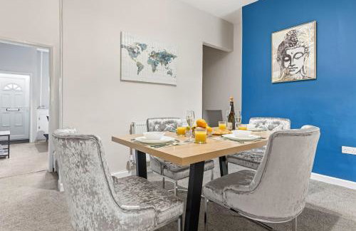 Modern 5 Bed 2 Bath House w Free Parking - Photo 27