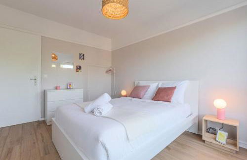 Spacious 3 bedroom apartment & private parking! - Foto 17