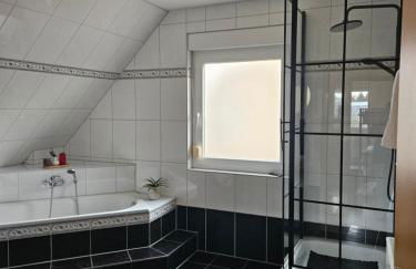 Cozy house and free parking - Foto 17