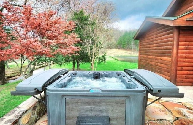 Deluxe log cabin! Pet and motorcycle friendly - enjoy nature with family and friends! 3 Bedroom Cabin by RedAwning - Foto 28