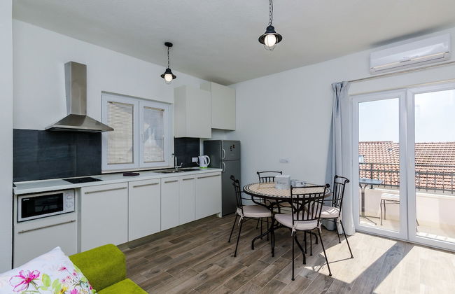 Apartments Life - Photo 53